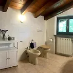 בית נופש Relaxing Oasis In The Attic Castiglione dʼIntelvi