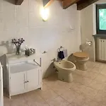 בית נופש Relaxing Oasis In The Attic Castiglione dʼIntelvi