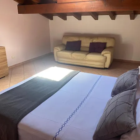 Relaxing Oasis In The Attic בית נופש